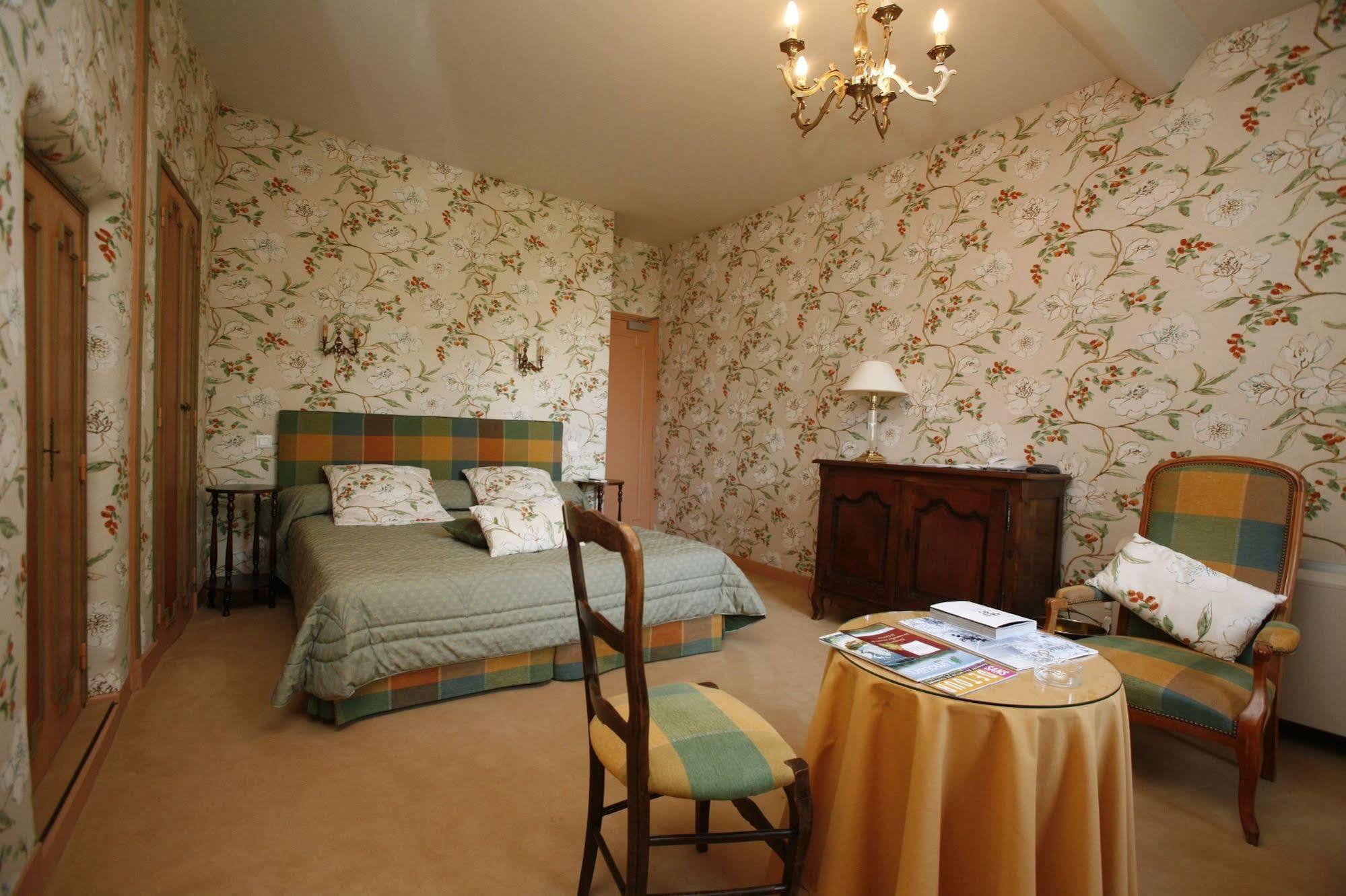 Hotel Chateau De Castel Novel - Les Collectionneurs Varetz Dış mekan fotoğraf